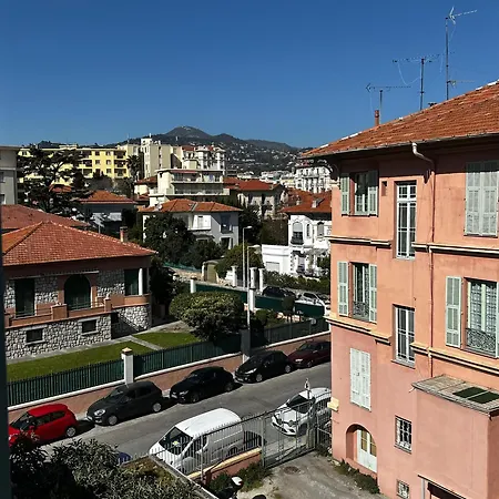 Chic Renovated 2 Bedroom Entire Or Only Private In Liberation In With Garage On Demand, Ac, Wi-fi And Tram Access Apartment