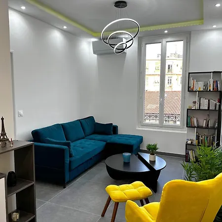 Chic Renovated 2 Bedroom Entire Or Only Private In Liberation In With Garage On Demand, Ac, Wi-fi And Tram Access Apartment