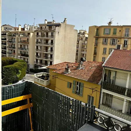 Chic Renovated 2 Bedroom Entire Or Only Private In Liberation In With Garage On Demand, Ac, Wi-fi And Tram Access *