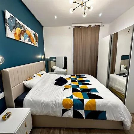 Chic Renovated 2 Bedroom Entire Or Only Private In Liberation In With Garage On Demand, Ac, Wi-fi And Tram Access *