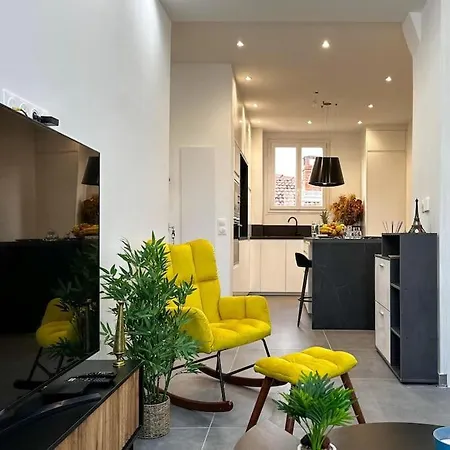 Chic Renovated 2 Bedroom Entire Or Only Private In Liberation In With Garage On Demand, Ac, Wi-fi And Tram Access * Nice