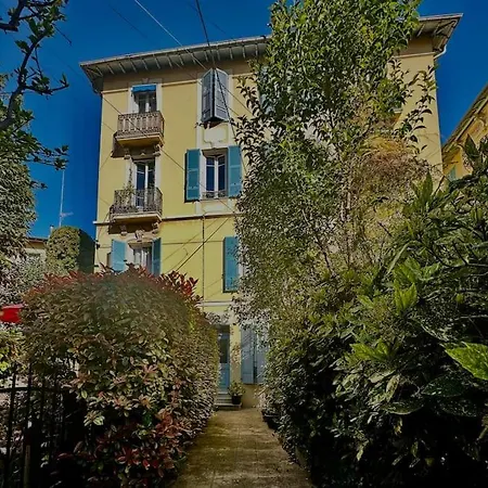 Chic Renovated 2 Bedroom Entire Or Only Private In Liberation In With Garage On Demand, Ac, Wi-fi And Tram Access *