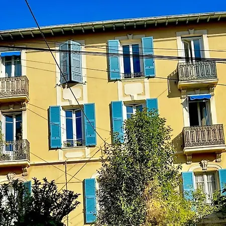 Chic Renovated 2 Bedroom Entire Or Only Private In Liberation In With Garage On Demand, Ac, Wi-fi And Tram Access *