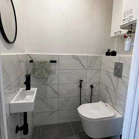 Apartman Chic Renovated - Liberation - Entire 2br 2ba Or Private With Private Bathrooms - Ac And Garage On Request